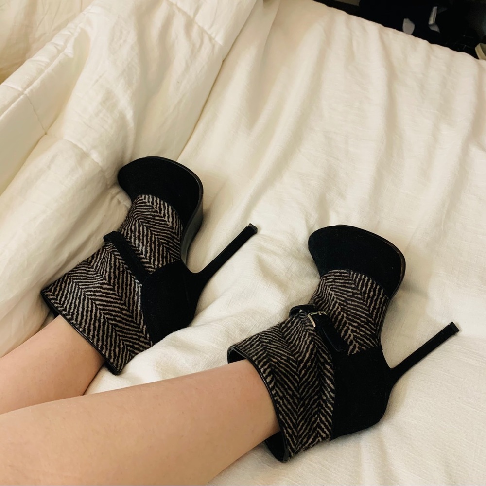 YVES SAINT LAURENT booties